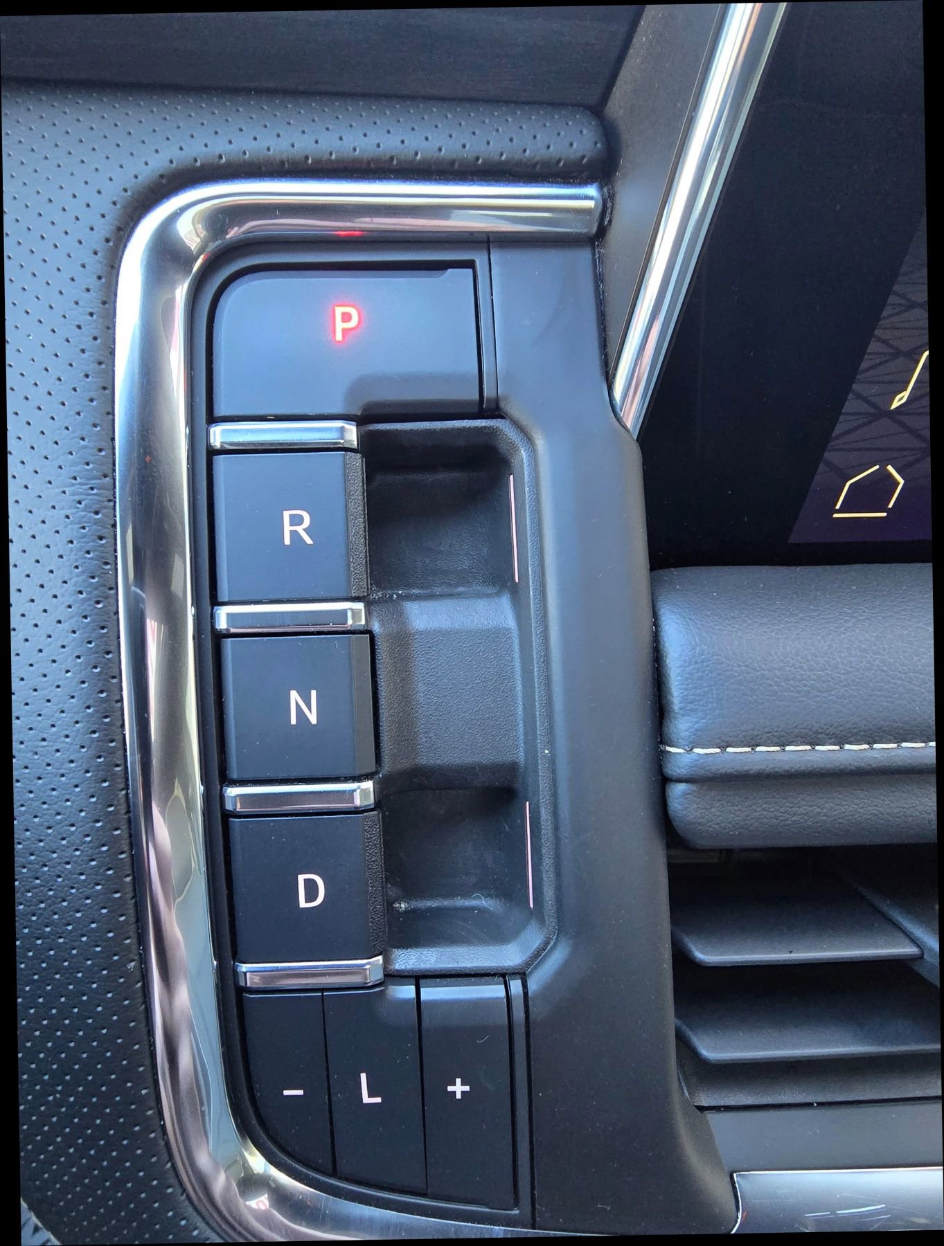 Used 2023 GMC Yukon XL SLT image 33