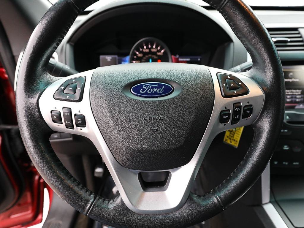 Used 2015 Ford Explorer XLT w/ Equipment Group 202A AWD/4WD image 16
