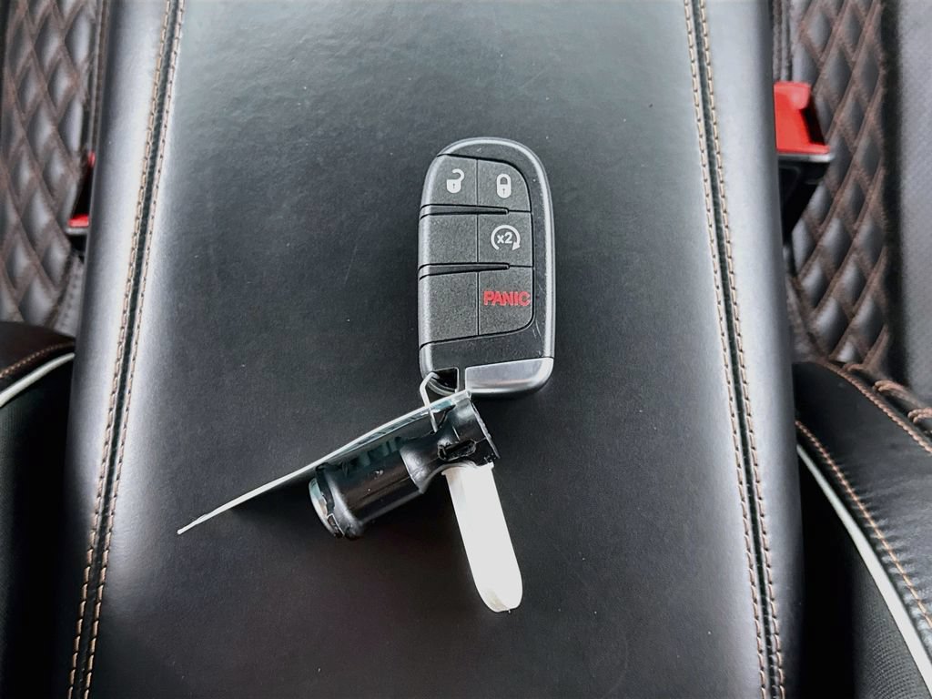 Used 2022 Jeep Grand Cherokee Summit w/ Luxury Tech Group V AWD/4WD image 40