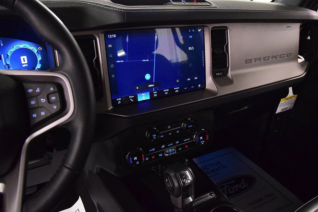 Used 2025 Ford Bronco Outer Banks image 21