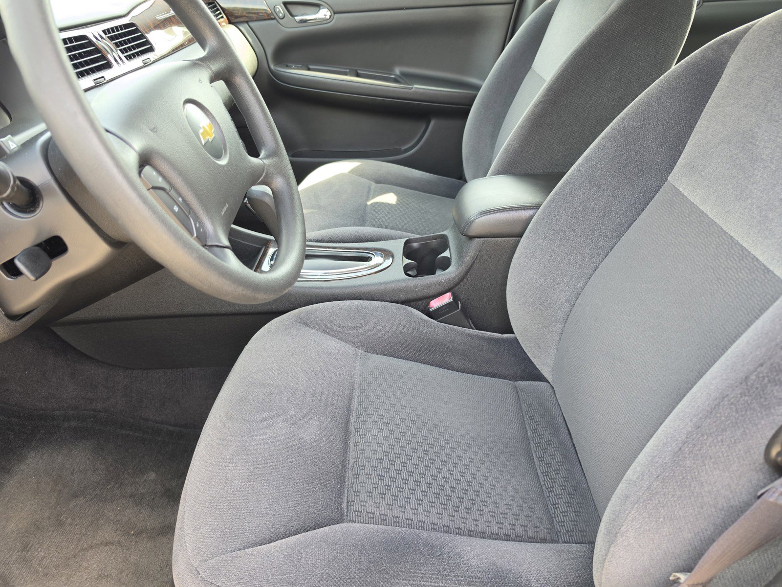 Used 2015 Chevrolet Impala LT w/ LT Sunroof Package FWD image 12