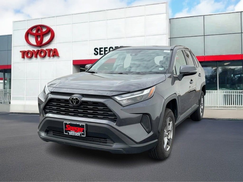 Used 2025 Toyota RAV4 XLE image 6