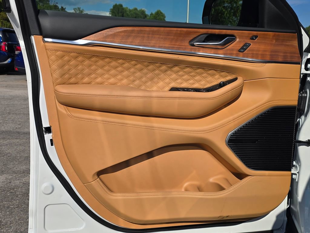 New 2025 Jeep Grand Cherokee Summit image 38