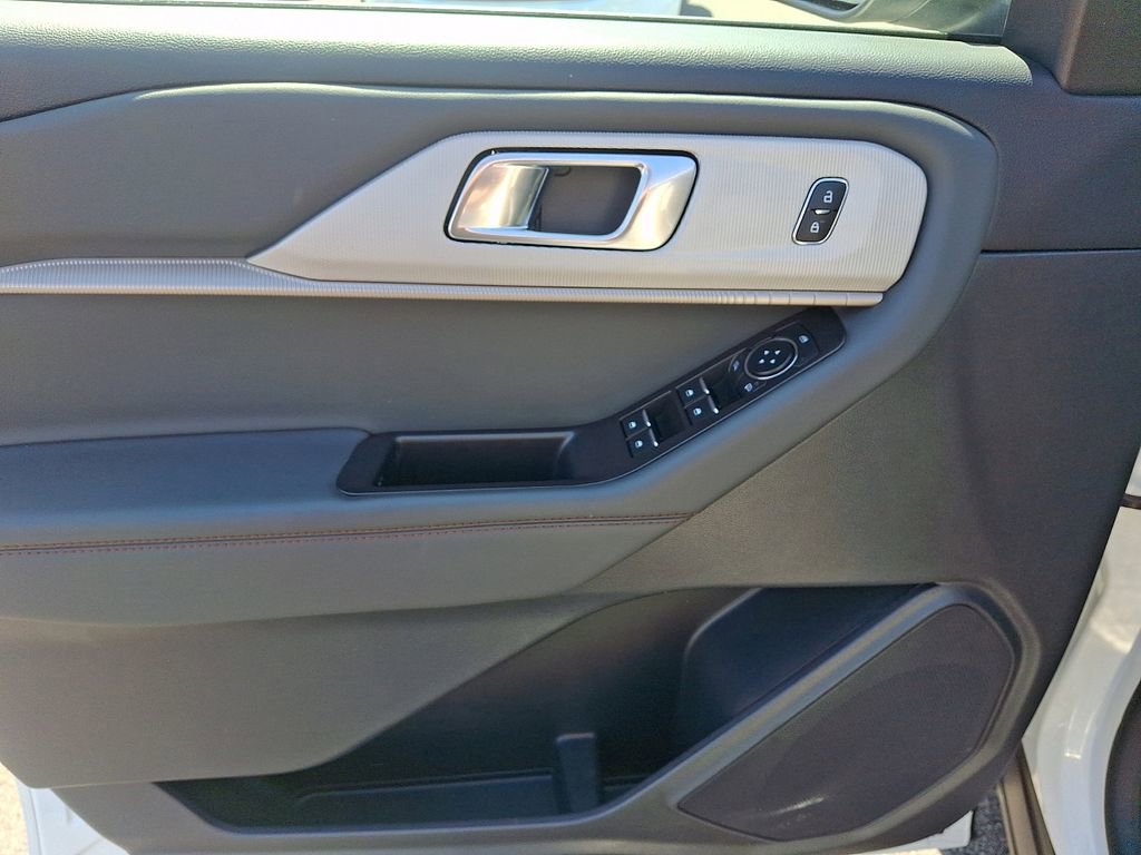Used 2025 Ford Explorer Active w/ Active Comfort Package AWD/4WD image 13
