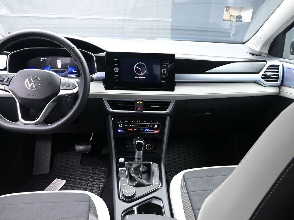 New 2025 Volkswagen Taos SE image 9