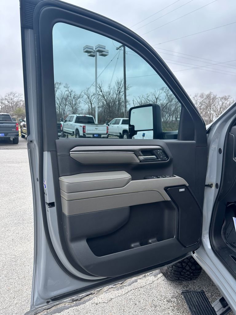 Used 2025 Chevrolet Silverado 2500 ZR2 AWD/4WD image 14