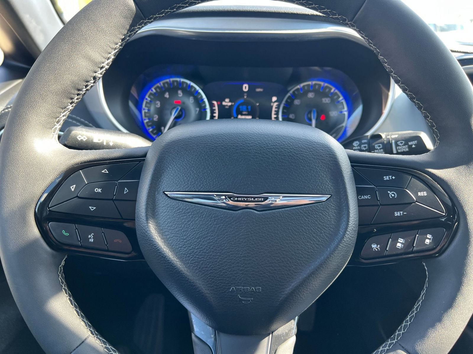 Used 2025 Chrysler Pacifica Limited image 30