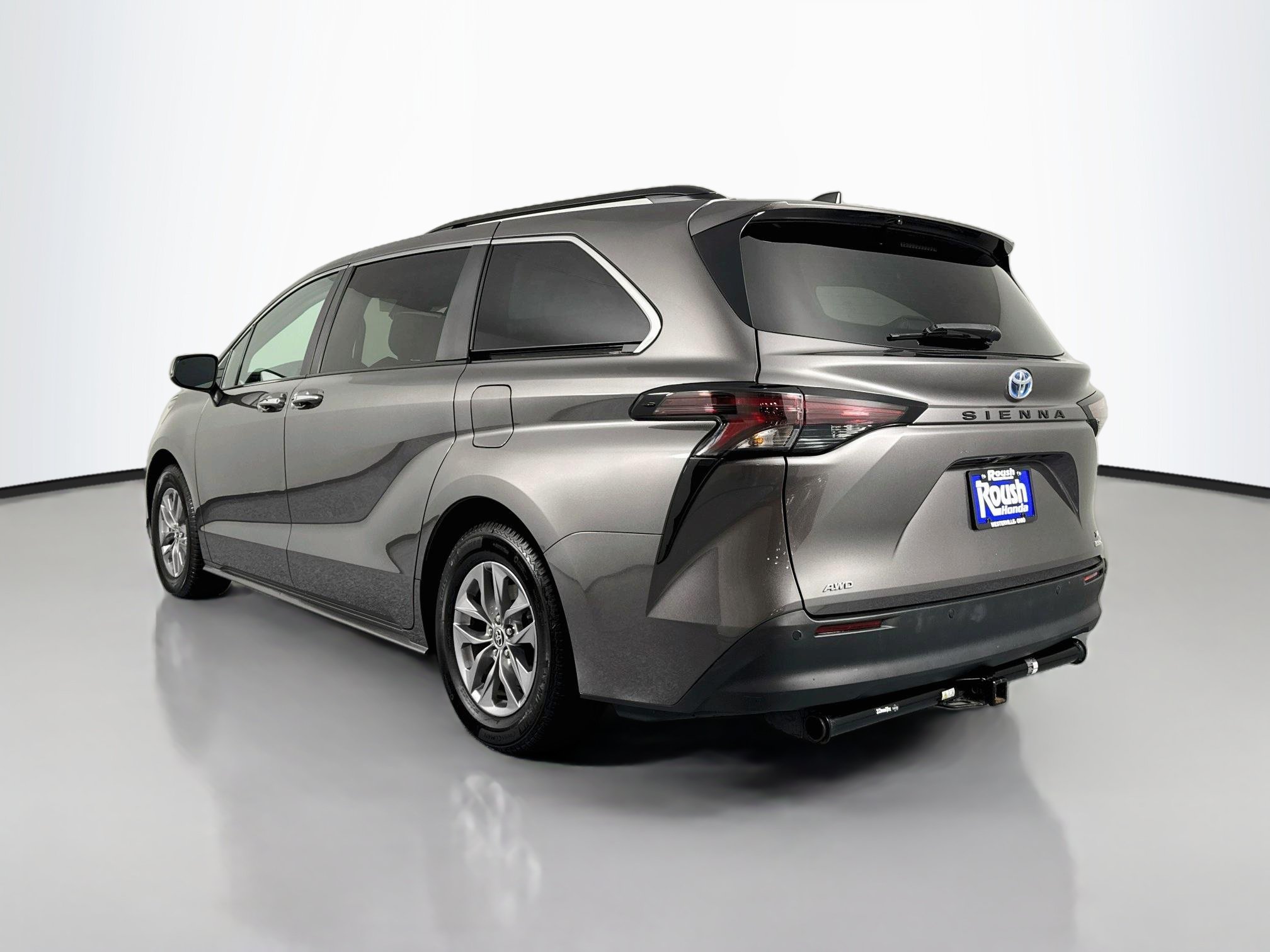 Used 2024 Toyota Sienna XLE w/ XLE Plus Package AWD/4WD image 7