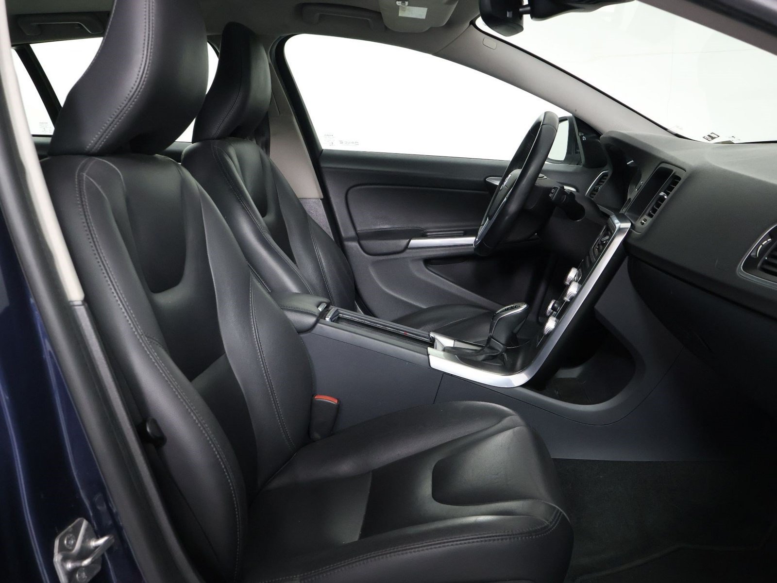 Used 2015 Volvo V60 T5 Premier w/ Convenience Package FWD image 29