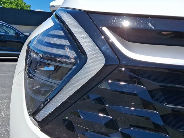 Certified 2025 Kia Sportage EX w/ EX Premium Package AWD/4WD image 9