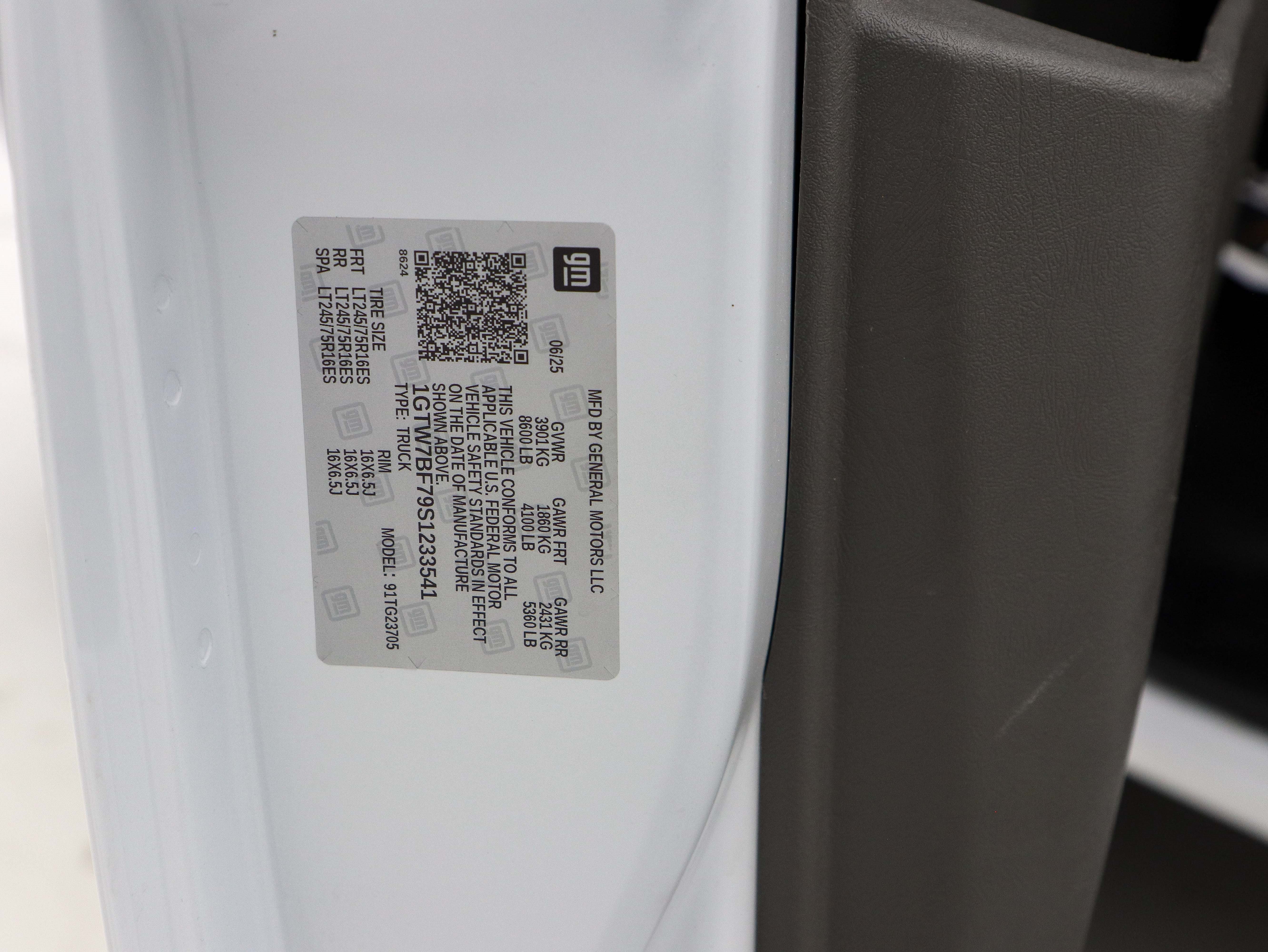 Used 2025 GMC Savana 2500 Extended w/ Driver Convenience Package RWD image 34