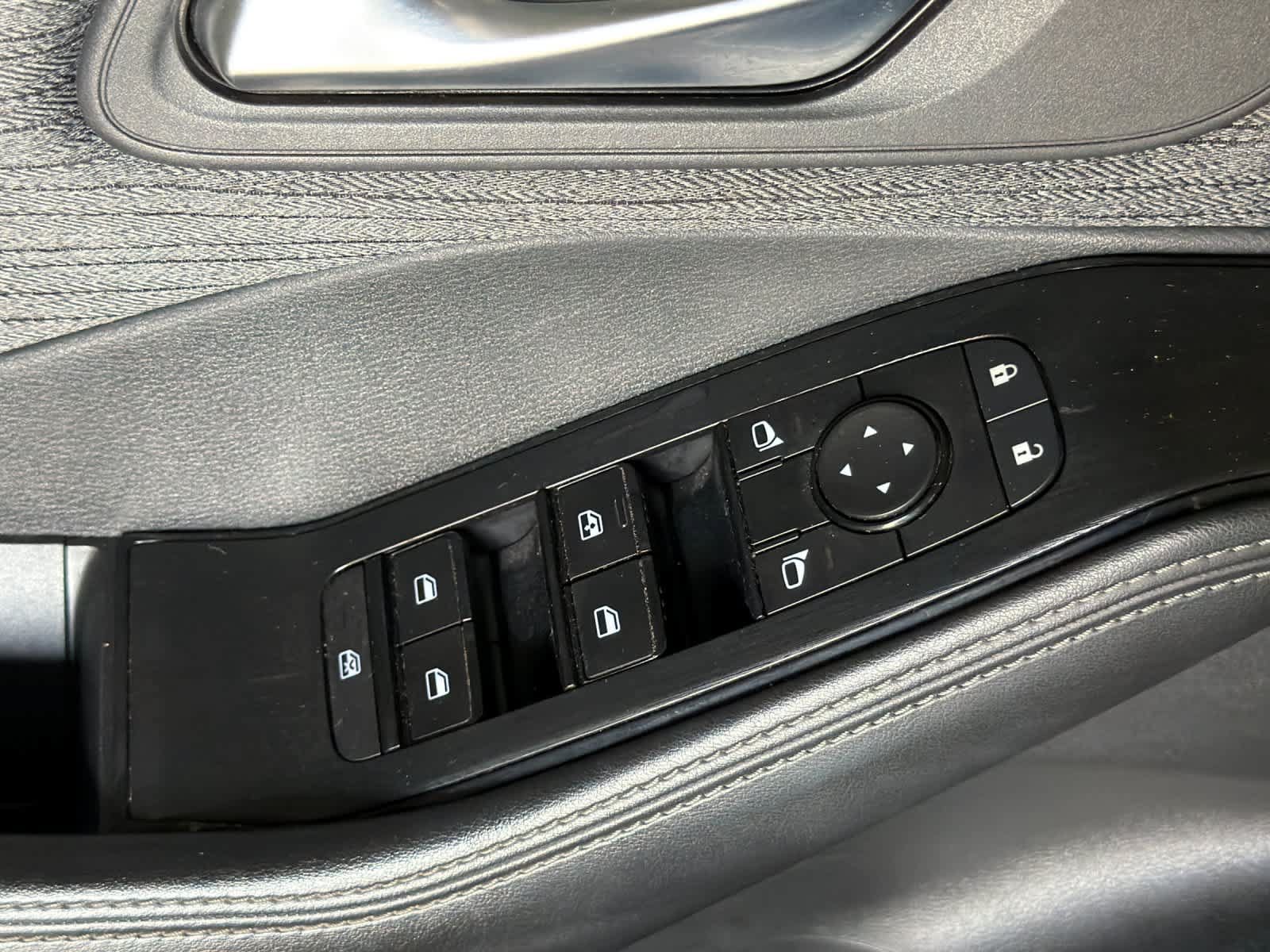 Used 2022 Nissan Rogue SV FWD image 13