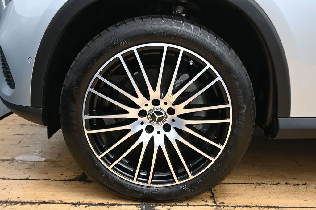 Used 2023 Mercedes-Benz GLC 300 w/ Pinnacle Trim Package image 11