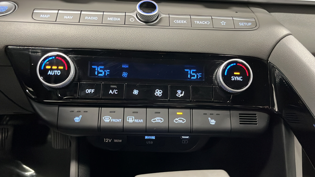 Used 2025 Hyundai Elantra SEL FWD image 18
