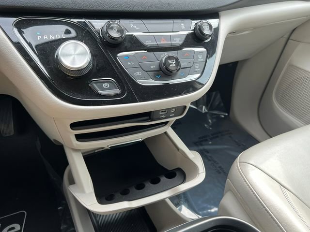 Used 2018 Chrysler Pacifica Touring-L image 26