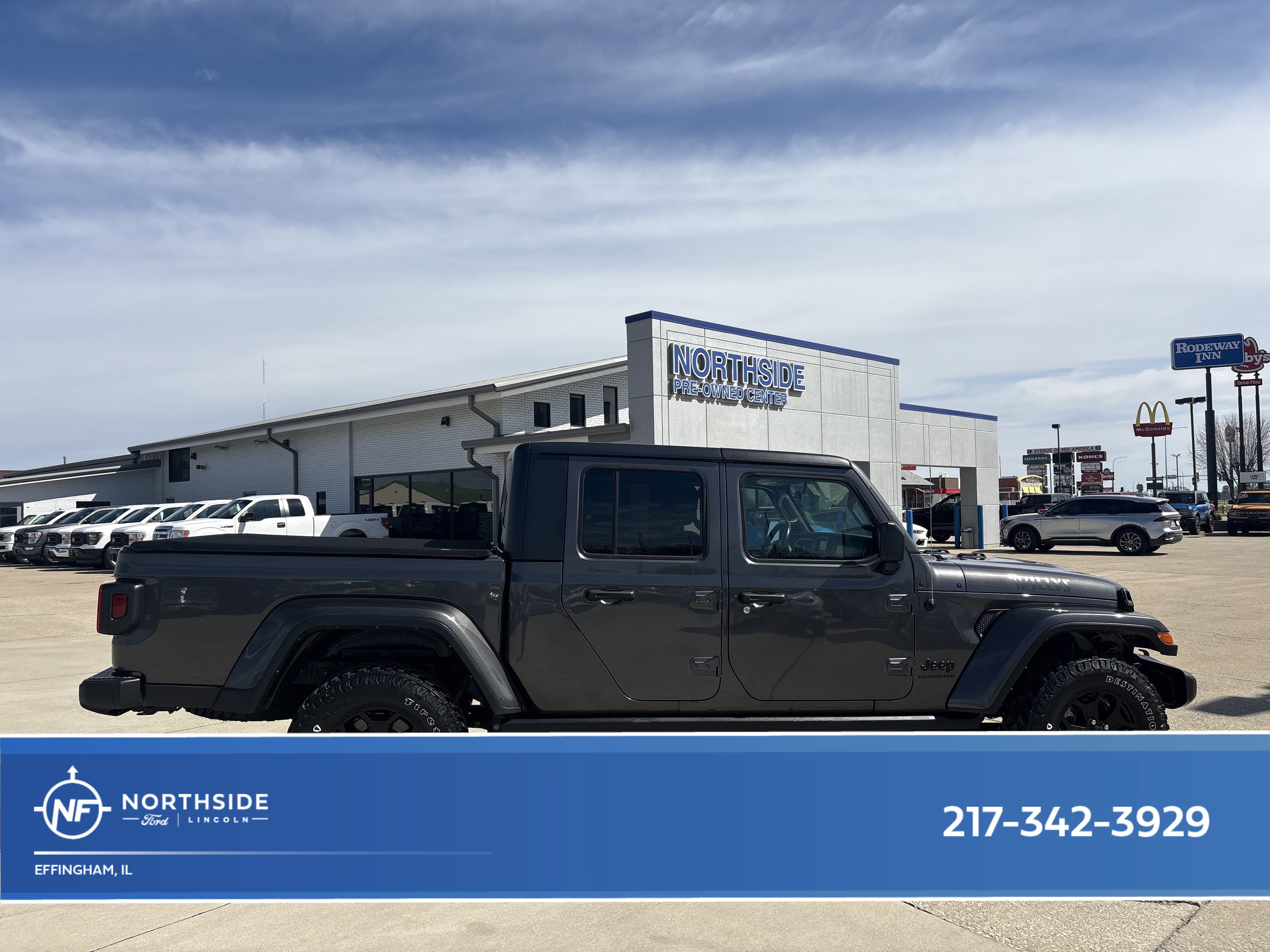Used 2021 Jeep Gladiator Willys image 1