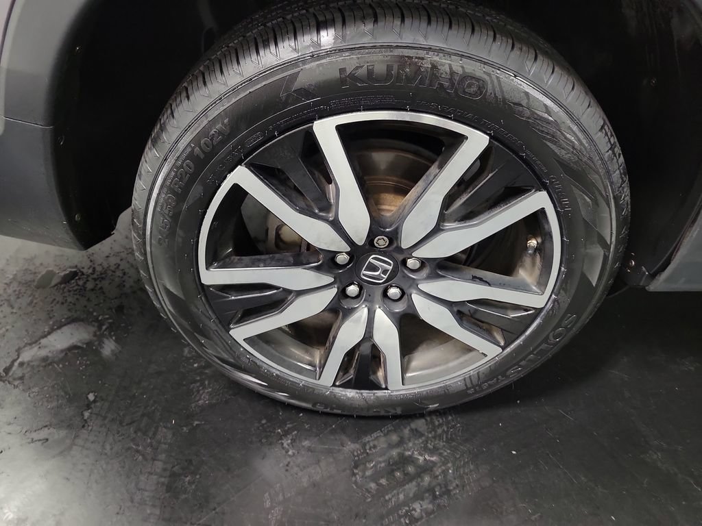 Used 2019 Honda Pilot Touring image 11