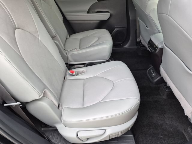 Certified 2026 Toyota Highlander Platinum AWD/4WD image 32