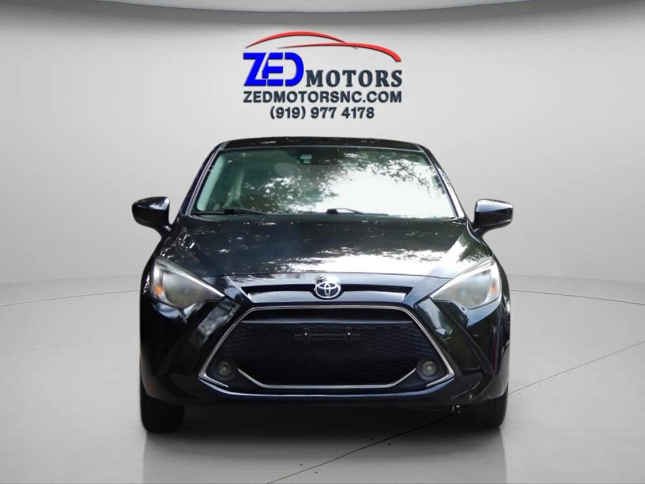 Used 2019 Toyota Yaris XLE image 2