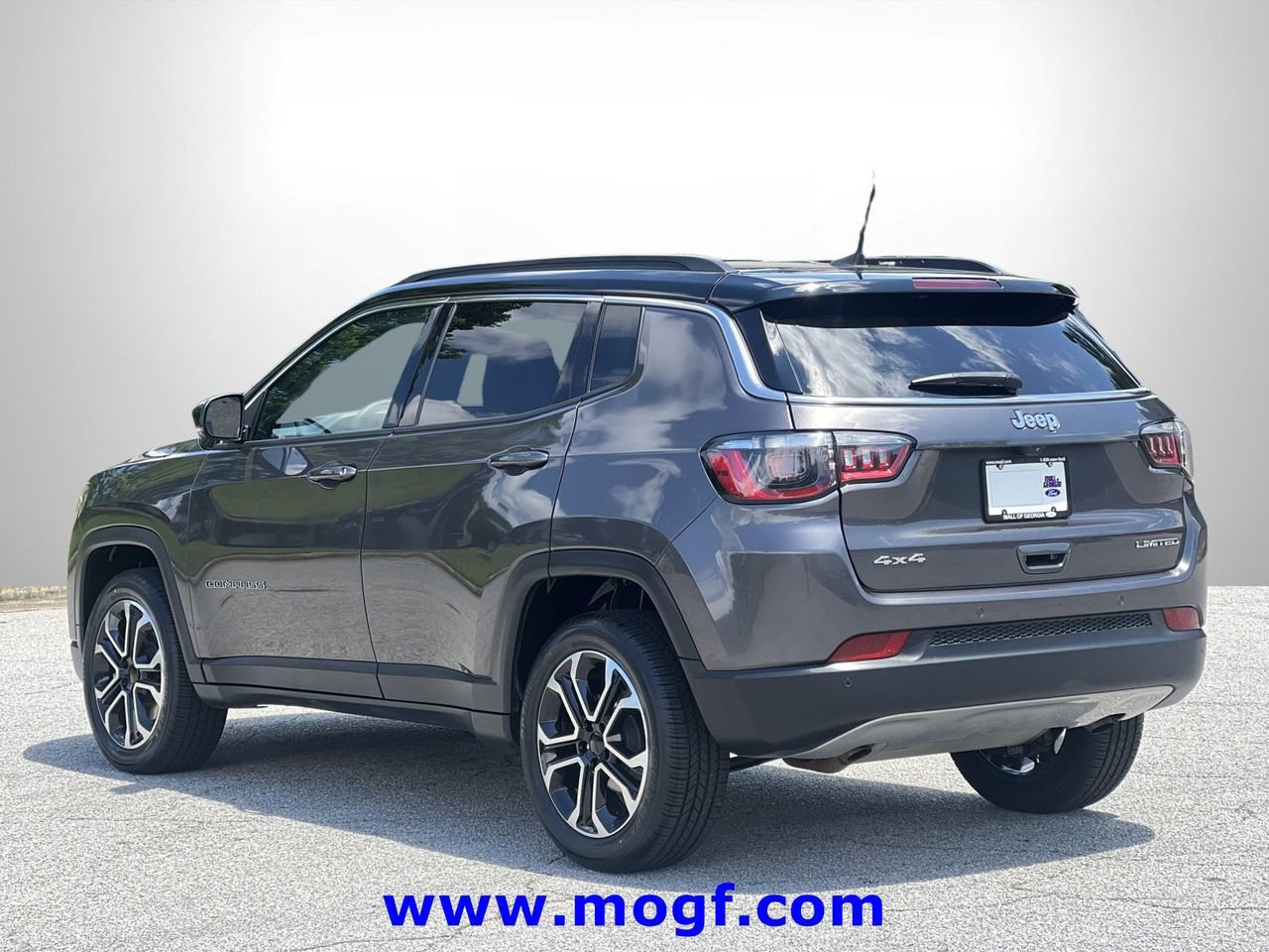 Used 2024 Jeep Compass Limited AWD/4WD image 2