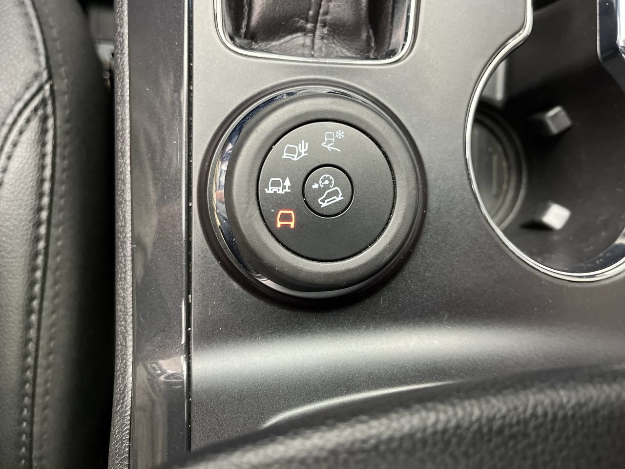 Used 2018 Ford Explorer XLT w/ Equipment Group 202A AWD/4WD image 19