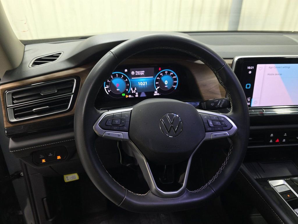 Used 2025 Volkswagen Atlas SE w/ Black Wheel Package image 8