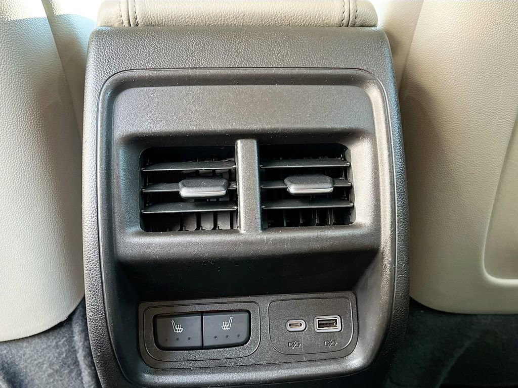 Used 2023 Cadillac XT4 Luxury w/ Cold Weather Package AWD/4WD image 27