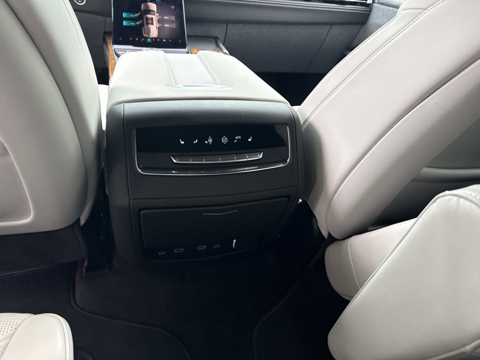 Used 2025 Cadillac Escalade Sport Platinum image 19