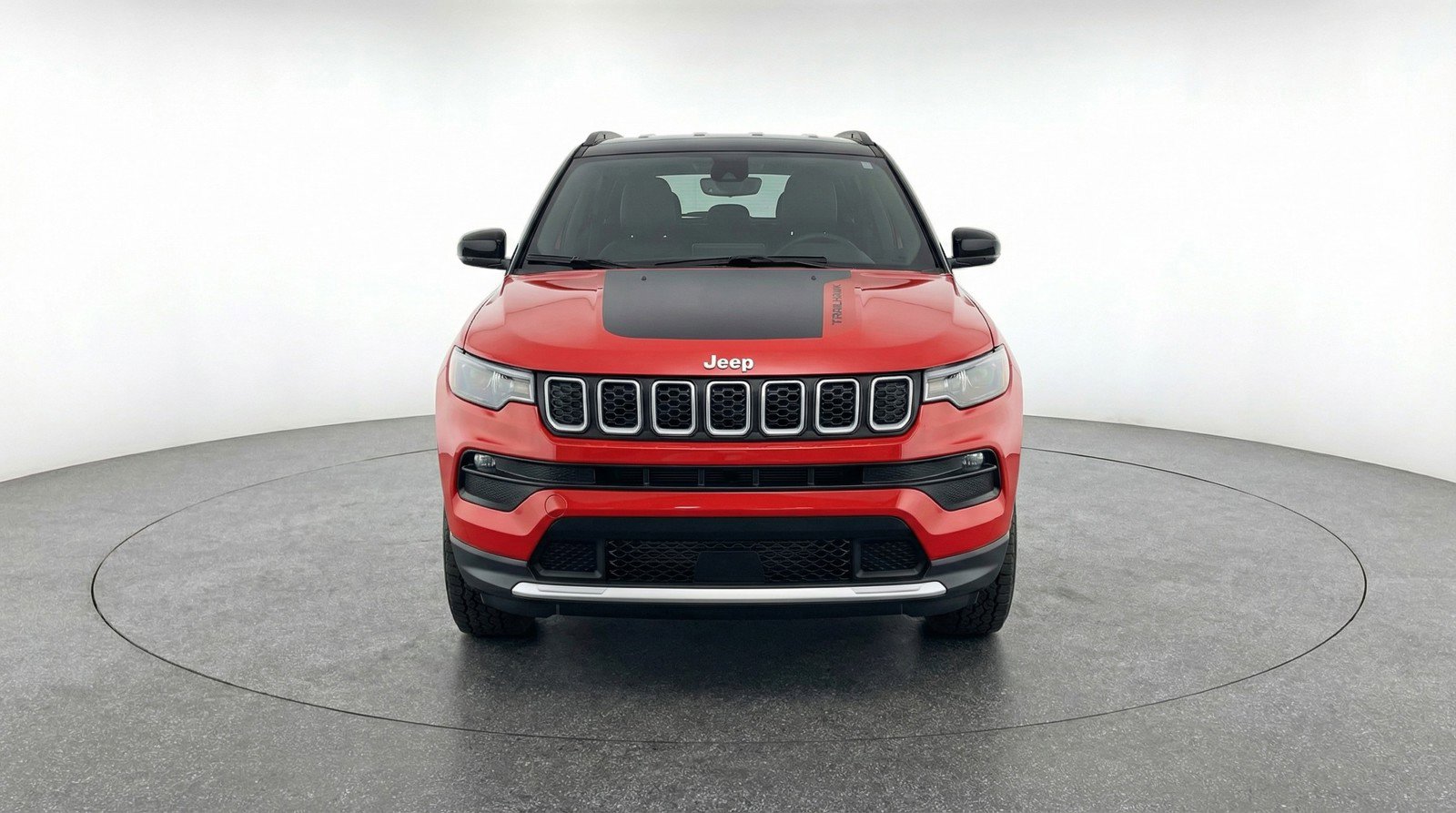 Used 2025 Jeep Compass Trailhawk image 2