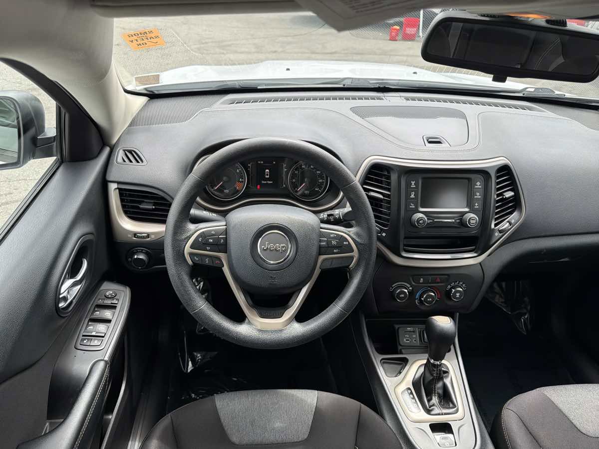 Used 2014 Jeep Cherokee Sport image 15