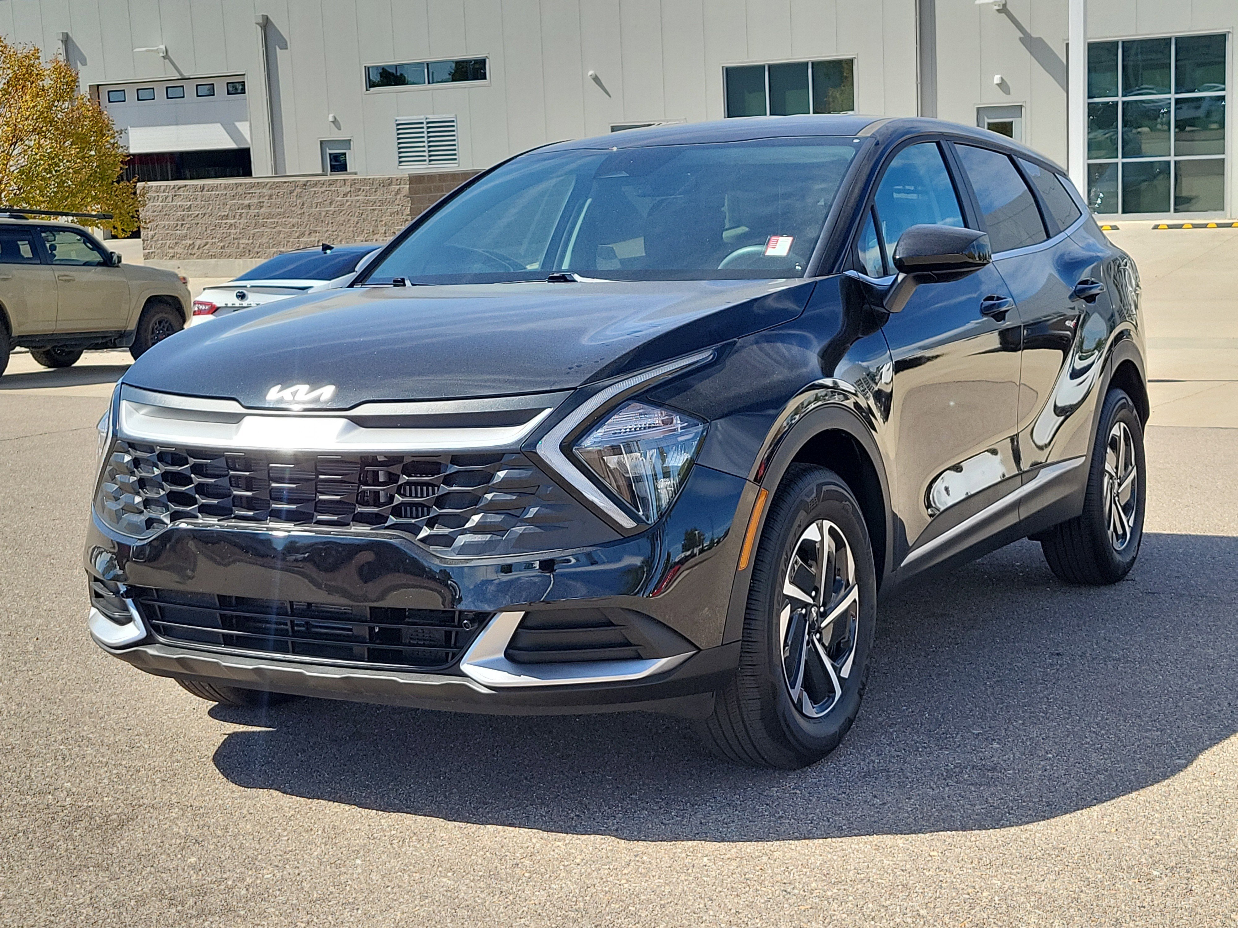 Used 2023 Kia Sportage LX image 4