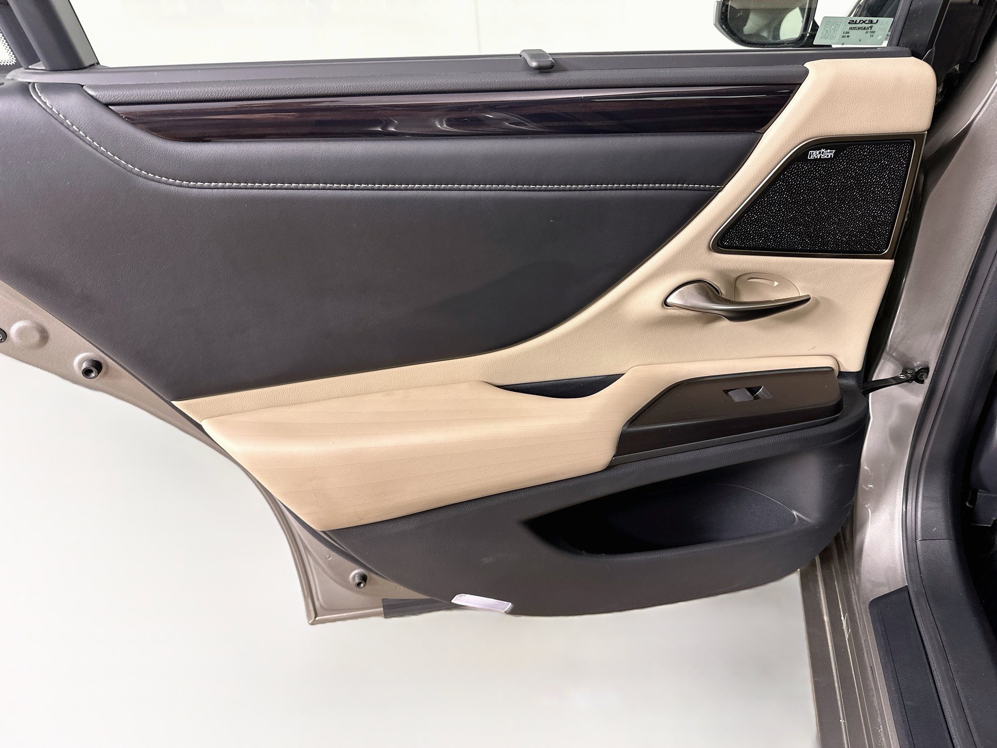 Used 2019 Lexus ES 300h Ultra Luxury FWD image 28