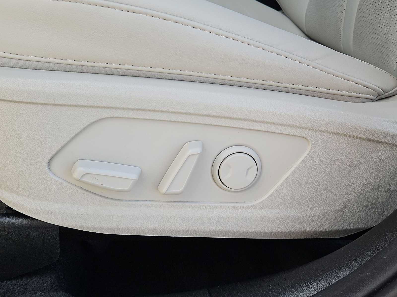 Certified 2023 Kia Sorento S w/ Panoramic Sunroof Package FWD image 16