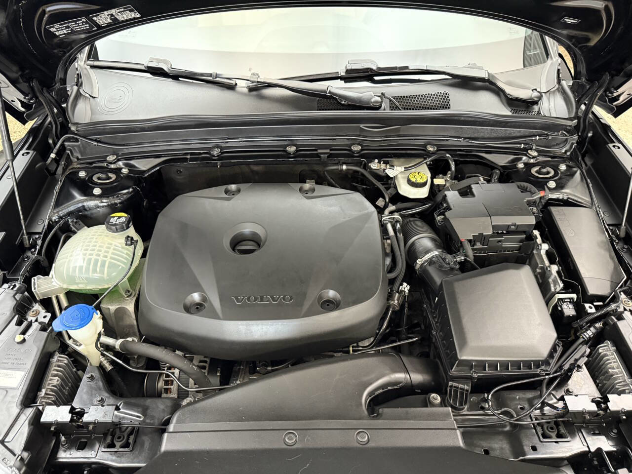 Used 2019 Volvo XC40 T5 Momentum image 31