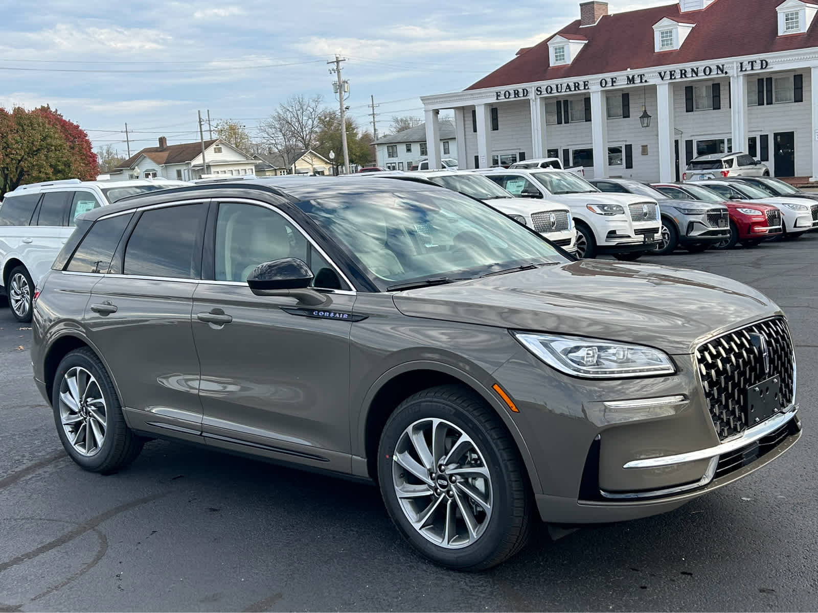 Used 2025 Lincoln Corsair Grand Touring image 4