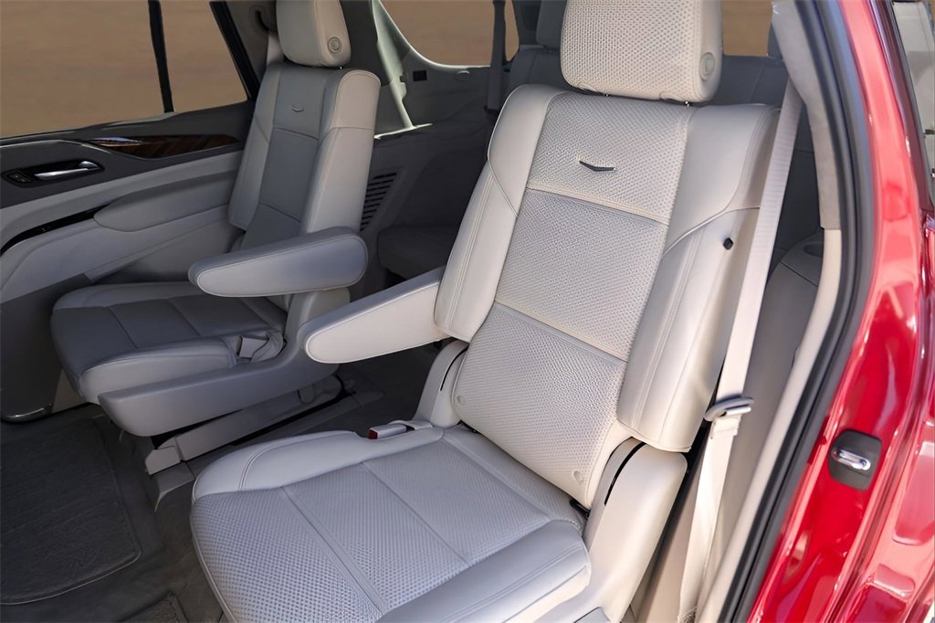 Used 2024 Cadillac Escalade Premium Luxury Platinum w/ Heavy-Duty Trailer Package image 17