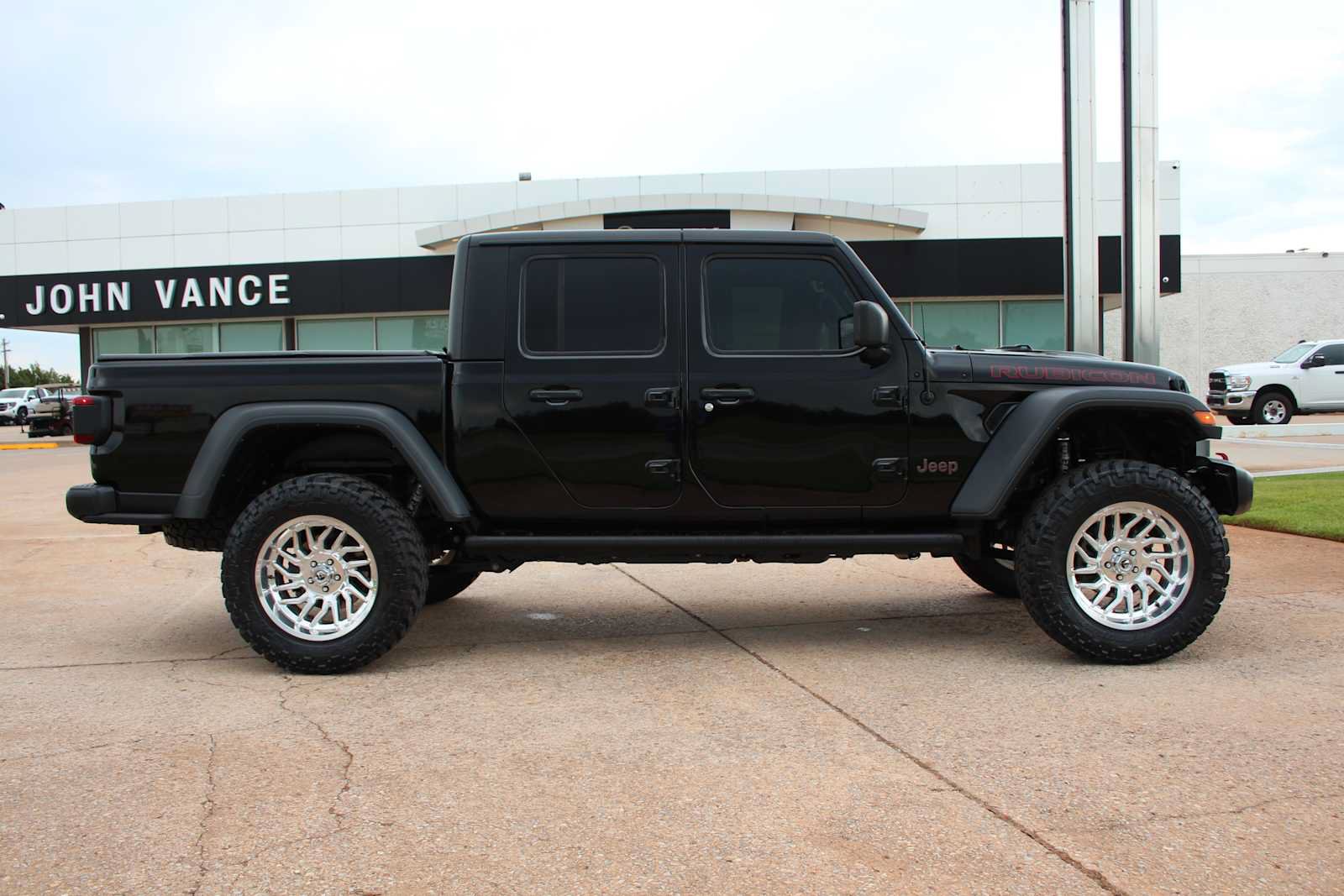 Used 2023 Jeep Gladiator Rubicon w/ LED Lighting Group AWD/4WD image 13