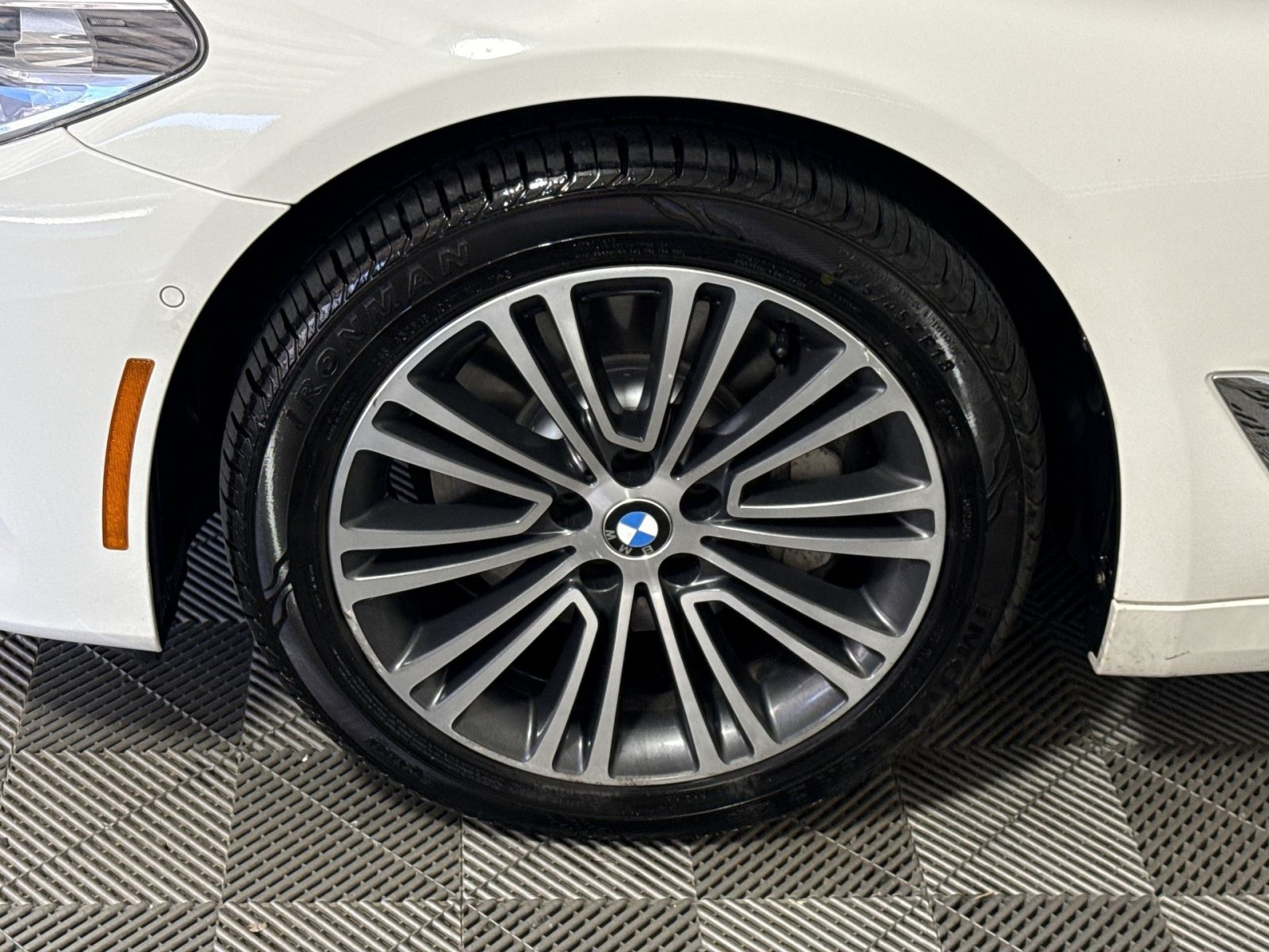 Used 2018 BMW 530i xDrive AWD/4WD image 12