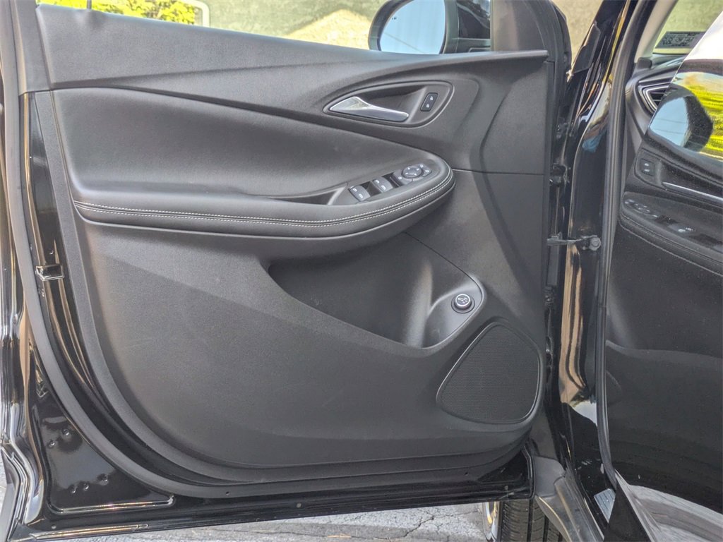 Used 2022 Buick Encore GX Select image 10