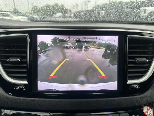 Used 2025 Chrysler Pacifica Select FWD image 23