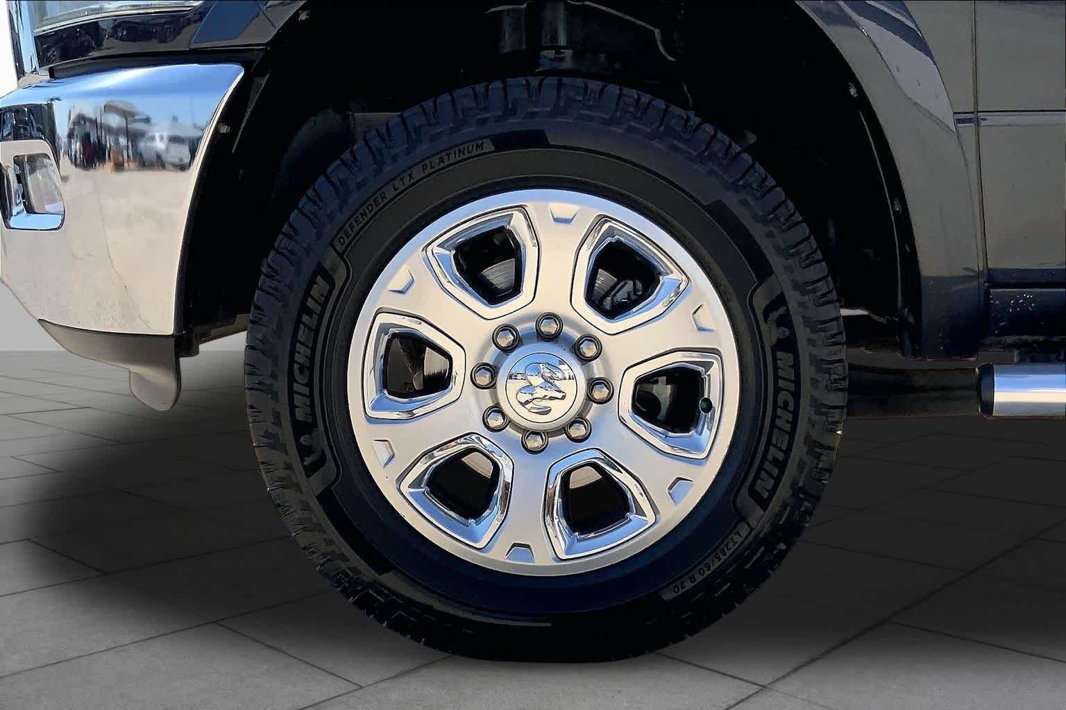 Used 2014 RAM 2500 Laramie w/ Convenience Group AWD/4WD image 11
