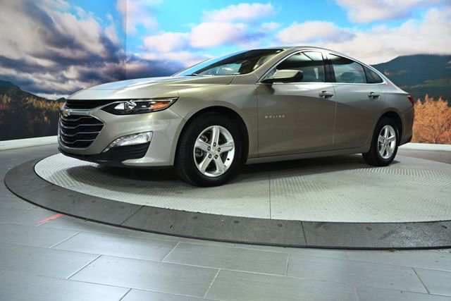 Used 2024 Chevrolet Malibu LT image 3