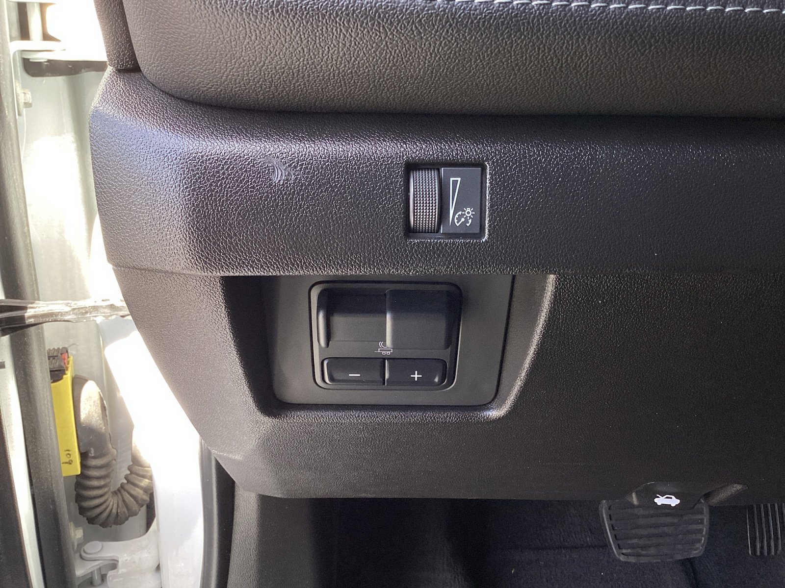 Used 2024 Chevrolet Colorado LT w/ LT Convenience Package II image 30