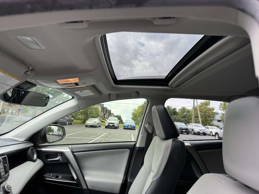 Used 2017 Toyota RAV4 Limited AWD/4WD image 20