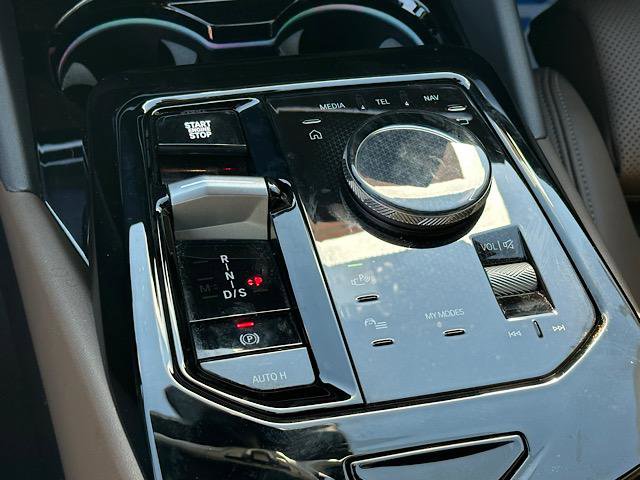 Certified 2024 BMW 540i xDrive w/ Premium Package image 25