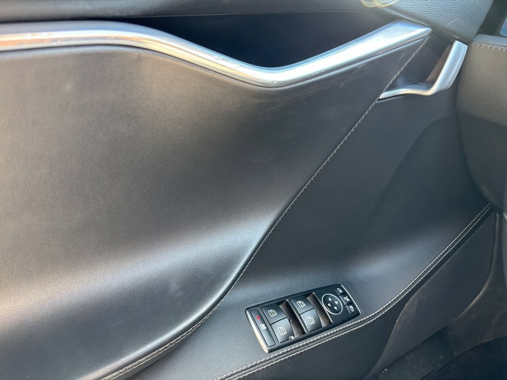 Used 2015 Tesla Model S 70D AWD/4WD image 17