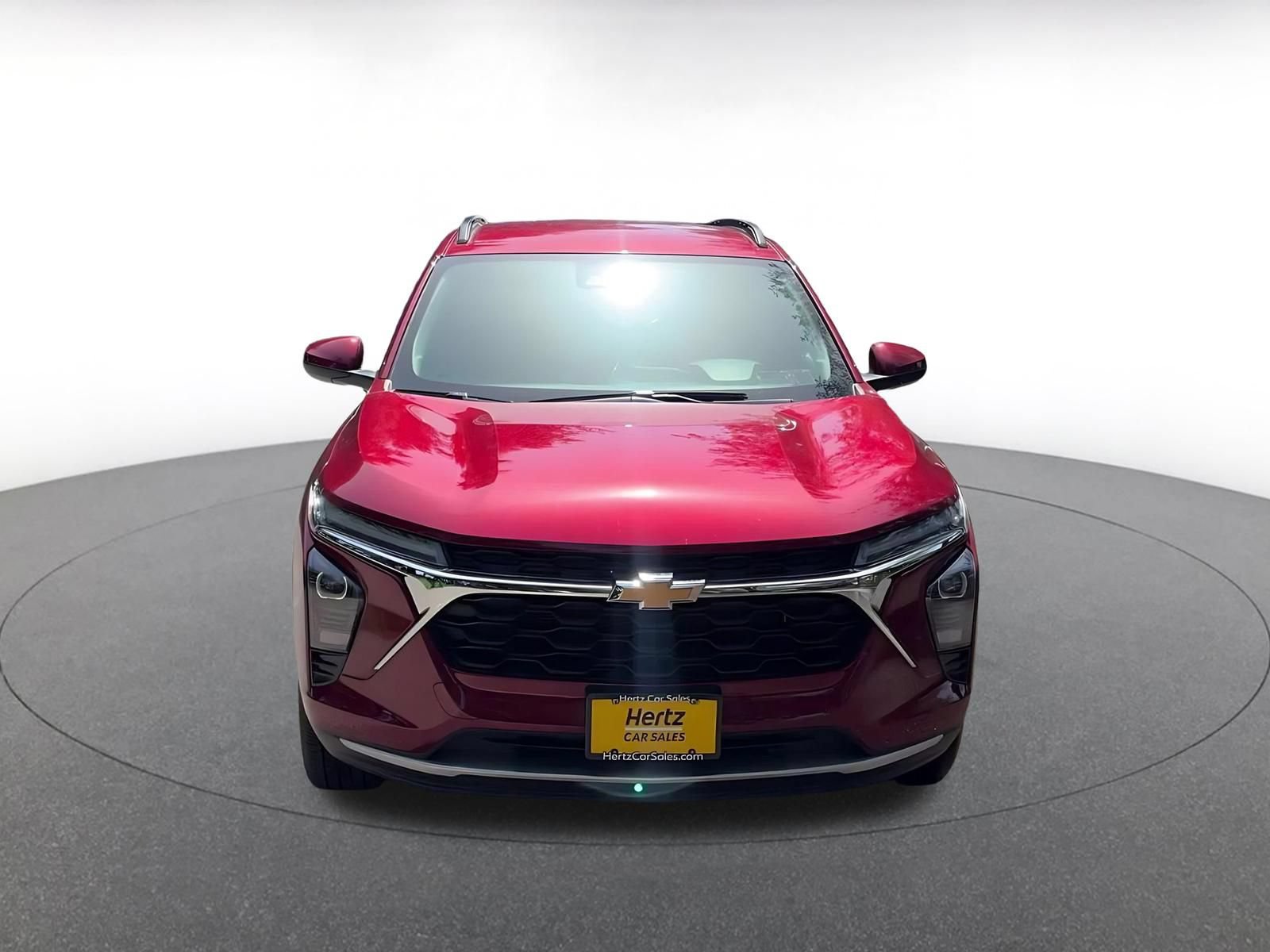 Used 2025 Chevrolet Trax LT w/ LT Convenience Package FWD image 4