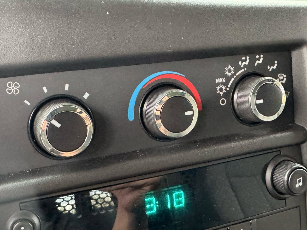 Used 2009 GMC Savana 3500 G3500 Cargo image 19