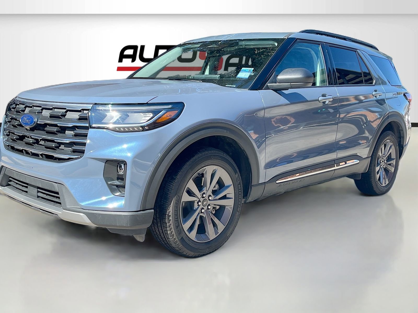 Used 2025 Ford Explorer Active w/ Active Comfort Package AWD/4WD image 3