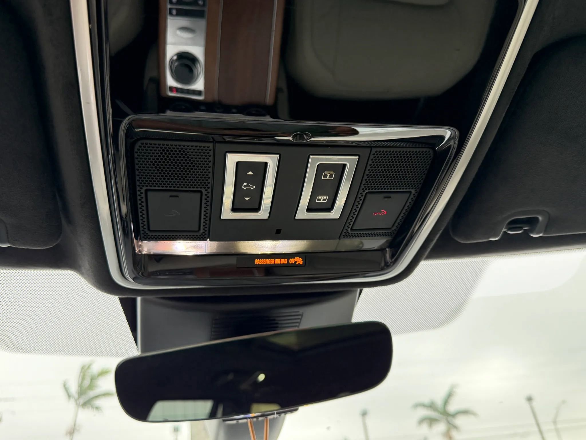 Used 2018 Land Rover Range Rover HSE image 14